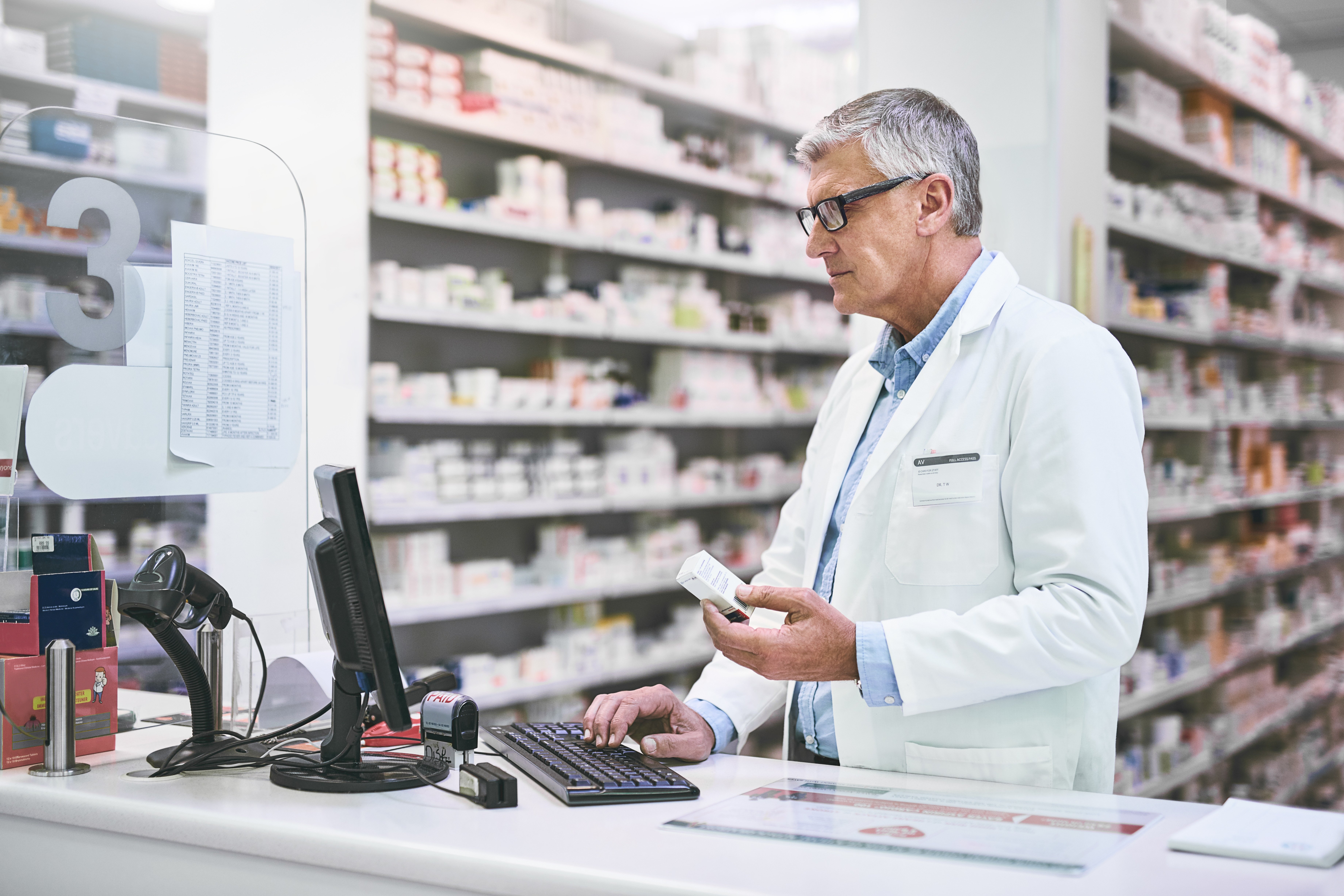 reducing-pharmaceutical-supply-chain-inefficiencies-through-monitoring-and-automation