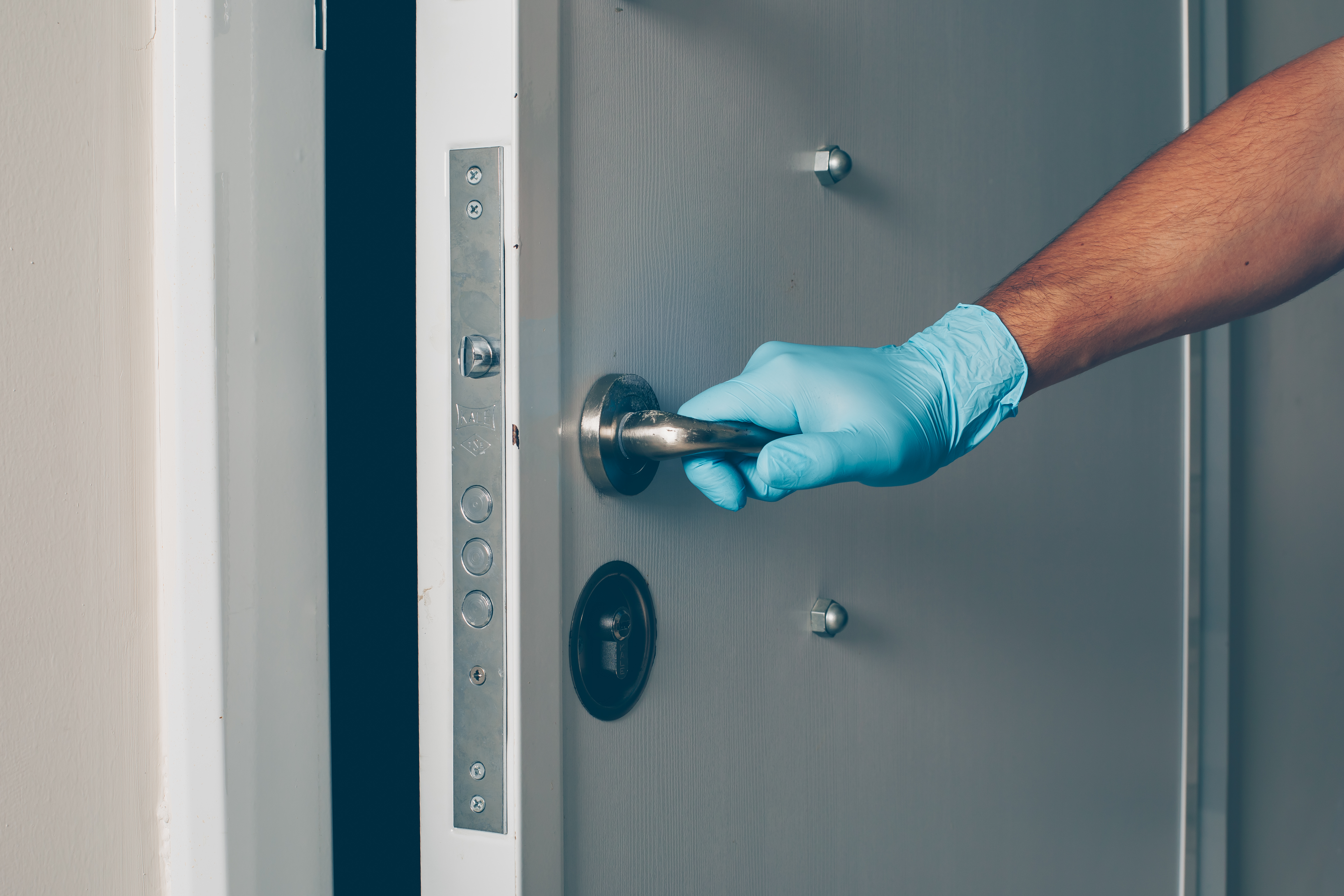 Healthcare_Worker_Opening_Door